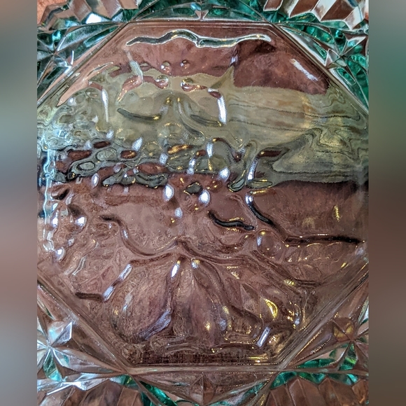 Vintage Collectible Green Glass Scalloped Edge Fruit Bowl - Picture 15 of 15